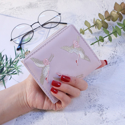 Γυναικείο πορτοφόλι με κεντήματα σε μαύρο, ροζ, γκρι, πράσινο και μπορντό χρώμα