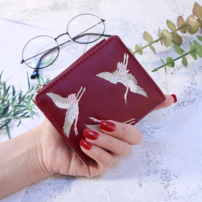 Γυναικείο πορτοφόλι με κεντήματα σε μαύρο, ροζ, γκρι, πράσινο και μπορντό χρώμα