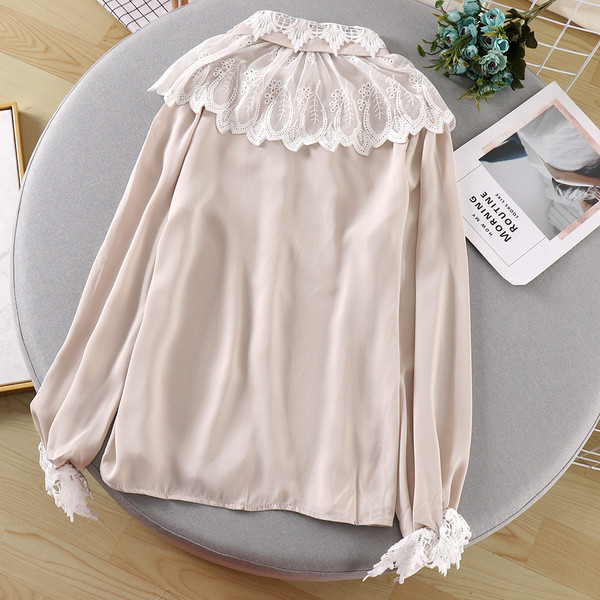 Cămăși de damă moderne cu dantelă și cravate în bej și negru