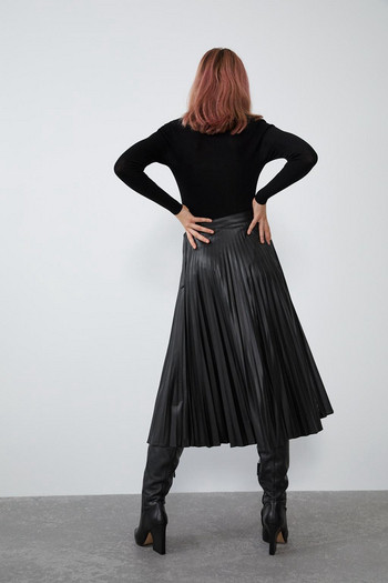 Μακρύ  ασύμμετρη γυναικεία φούστα με δεσμούς στη μέση