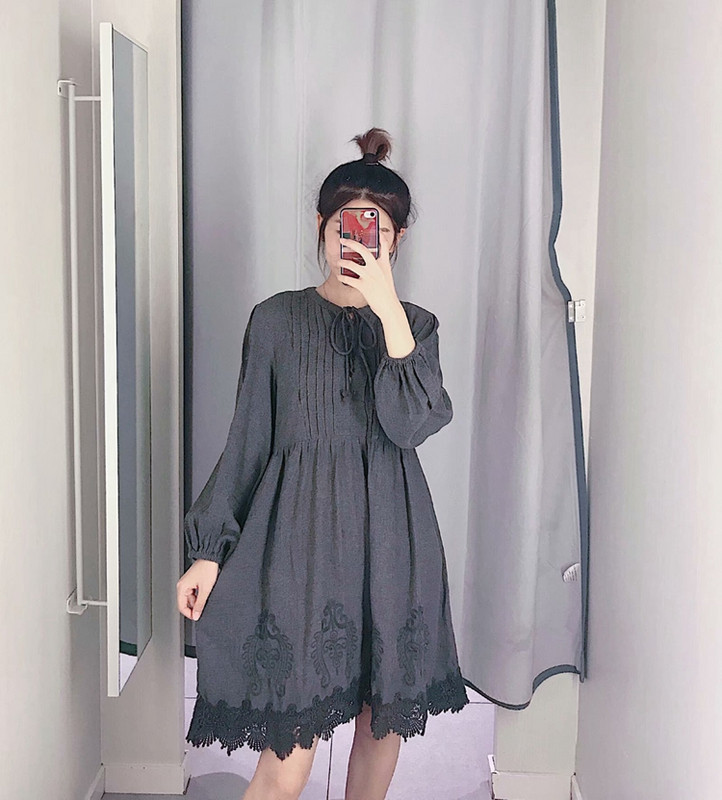 Rochie scurta casual de dama cu broderie si dantela intr-o culoare inchisa