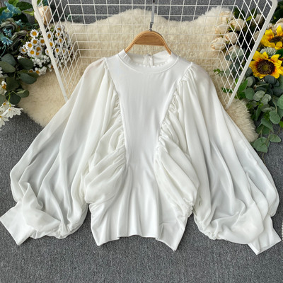 Дамска блуза с О-обло деколте в бял цвят