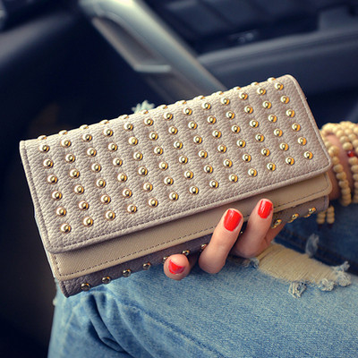 Poșetă de damă modernă cu nituri în gri și negru