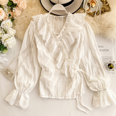 Модерна дамска риза с шпиц деколте и дантела в два цвята