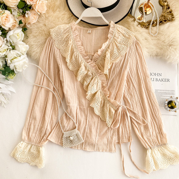 Модерна дамска риза с шпиц деколте и дантела в два цвята