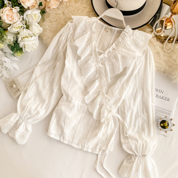 Модерна дамска риза с шпиц деколте и дантела в два цвята