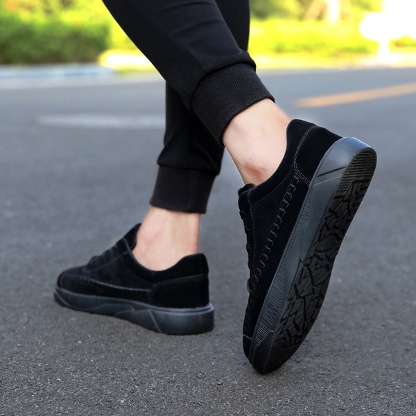 Мъжки велурени кецове с равна подметка в черен,червен и сив цвят 