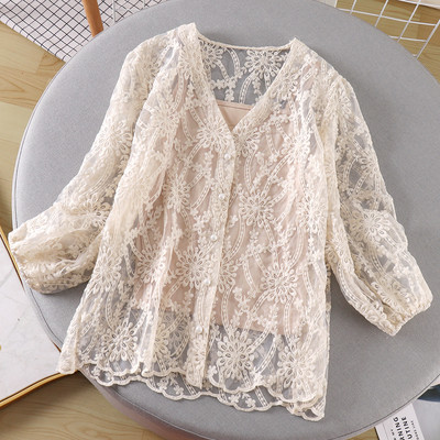 Модерна дамска блуза с копчета и дантела в бял,черен и бежов цвят