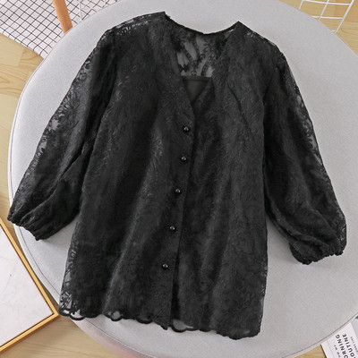 Модерна дамска блуза с копчета и дантела в бял,черен и бежов цвят