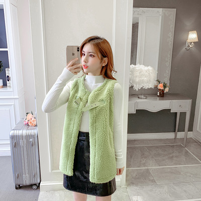 Vestă modernă de damă în alb, roz și verde