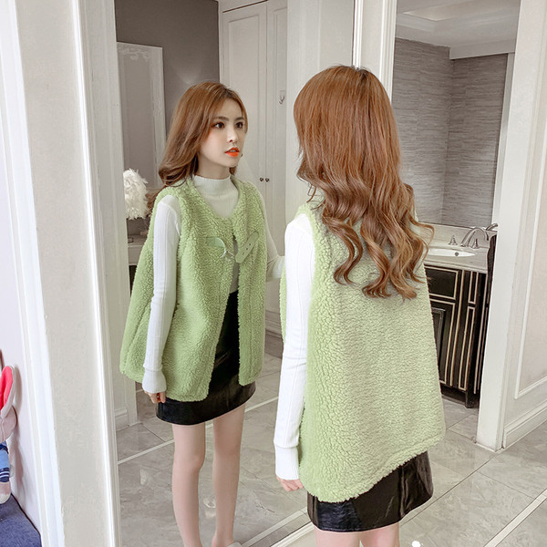 Vestă modernă de damă în alb, roz și verde