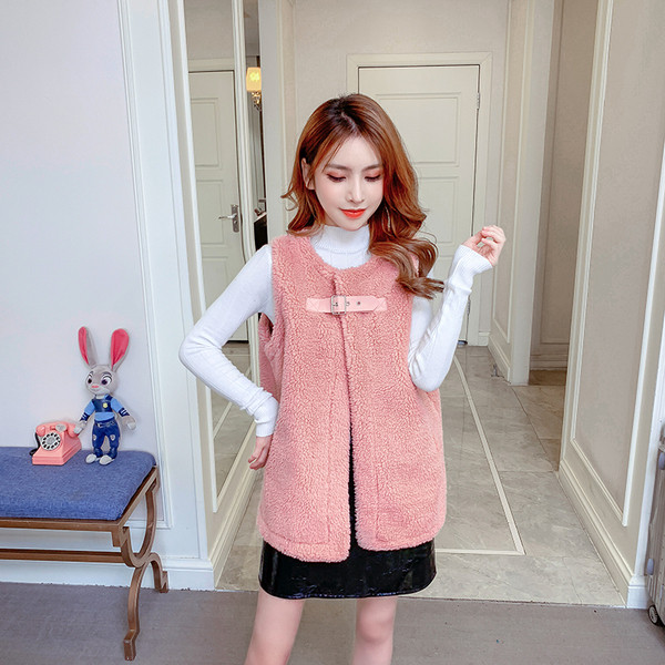 Vestă modernă de damă în alb, roz și verde