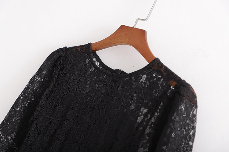 Κομψό μακρύ γυναικείο φόρεμα από δαντέλα σε μαύρο χρώμα