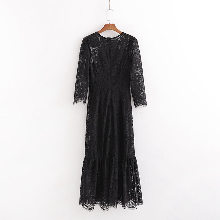 Κομψό μακρύ γυναικείο φόρεμα από δαντέλα σε μαύρο χρώμα