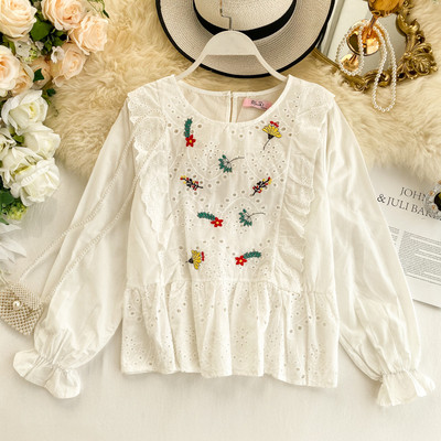 Cămașă de damă cu decolteu rotund și broderie în trei culori