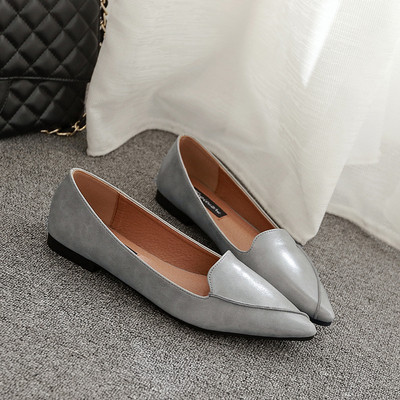 Μοντέρνα γυναικεία παπούτσια σε μαύρο, γκρι, καφέ και μπεζ χρώμα