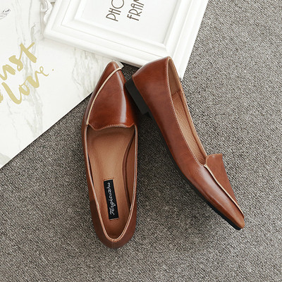 Μοντέρνα γυναικεία παπούτσια σε μαύρο, γκρι, καφέ και μπεζ χρώμα