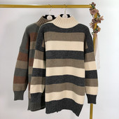 Γυναικείο  ριγέ πουλόβερ με ψηλό κολάρο