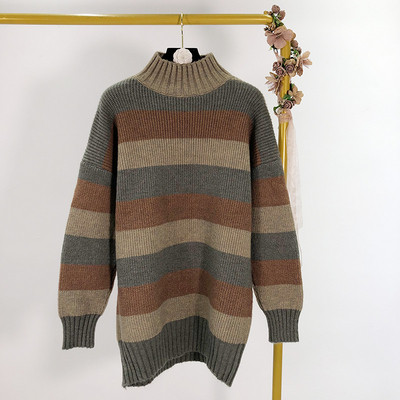 Γυναικείο  ριγέ πουλόβερ με ψηλό κολάρο