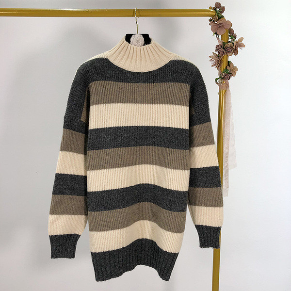 Γυναικείο  ριγέ πουλόβερ με ψηλό κολάρο