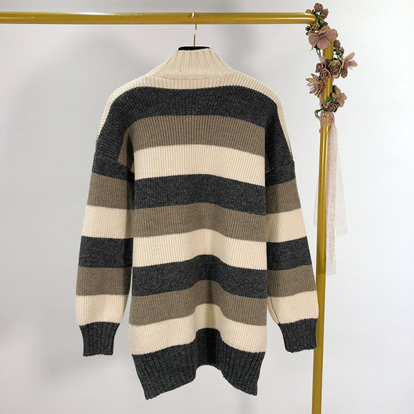 Γυναικείο  ριγέ πουλόβερ με ψηλό κολάρο