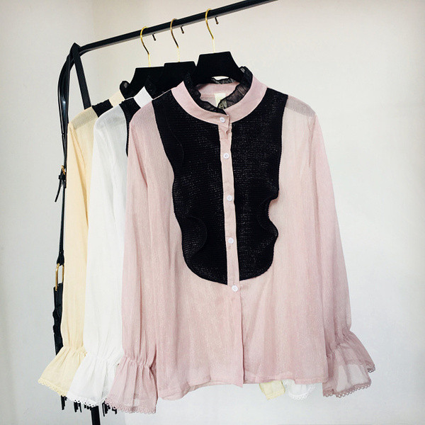 Cămașă de damă cu dantelă la guler în roz și alb