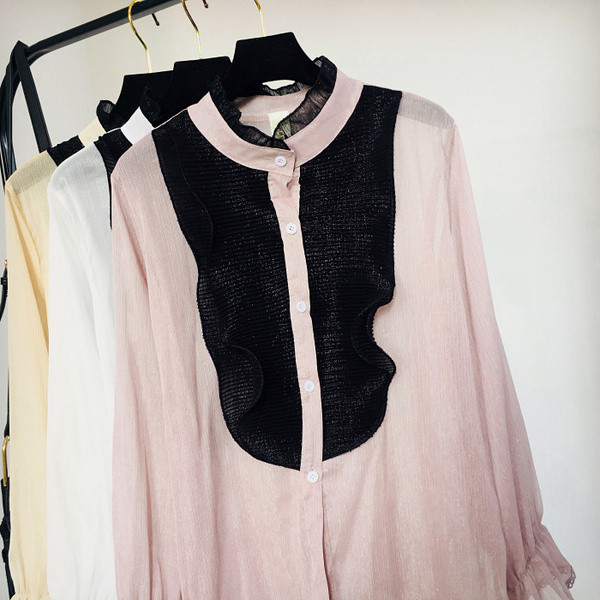 Cămașă de damă cu dantelă la guler în roz și alb