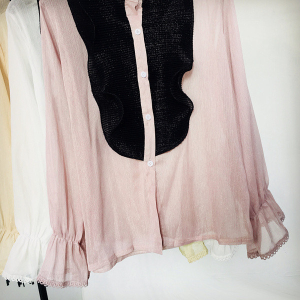 Cămașă de damă cu dantelă la guler în roz și alb