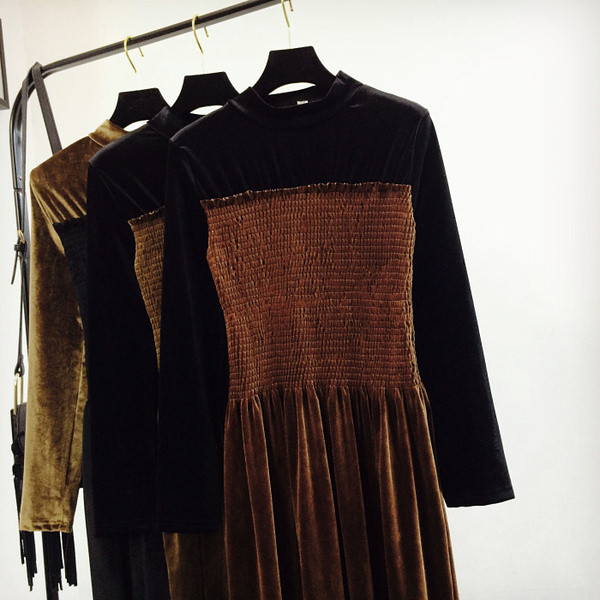 Γυναικείο χειμερινό βελούδινο φόρεμα με μακρί μανίκι