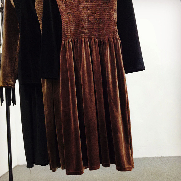 Γυναικείο χειμερινό βελούδινο φόρεμα με μακρί μανίκι