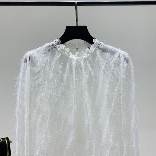 Γυναικεία μπλούζα με στρογγυλό ντεκολτέ σε μαύρο και άσπρο χρώμα