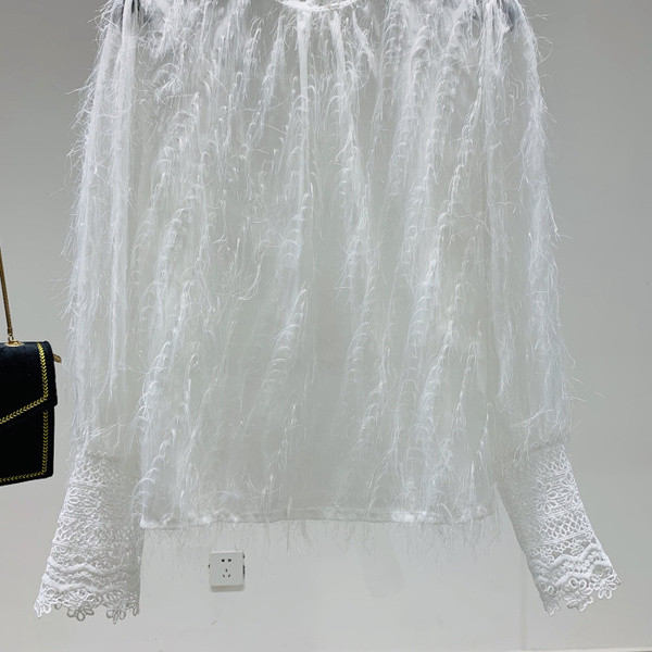 Γυναικεία μπλούζα με στρογγυλό ντεκολτέ σε μαύρο και άσπρο χρώμα