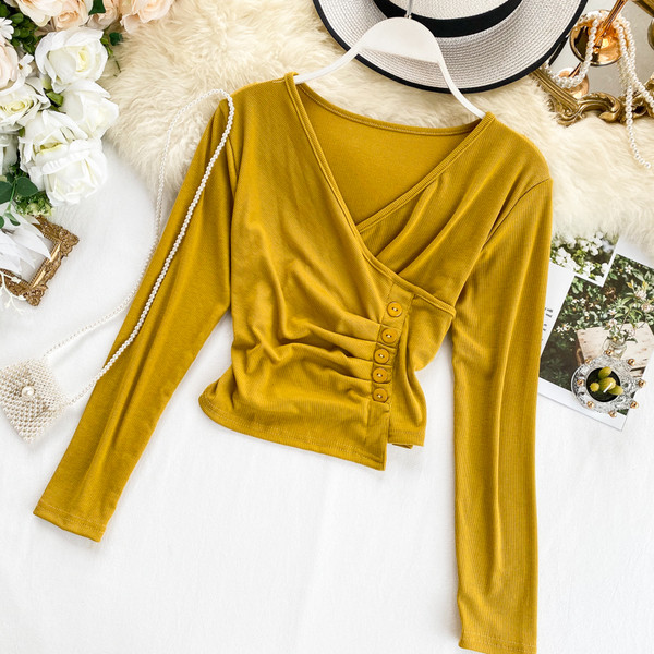 Γυναικεία μπλούζα με λαιμόκοψη και κουμπιά σε διάφορα χρώματα