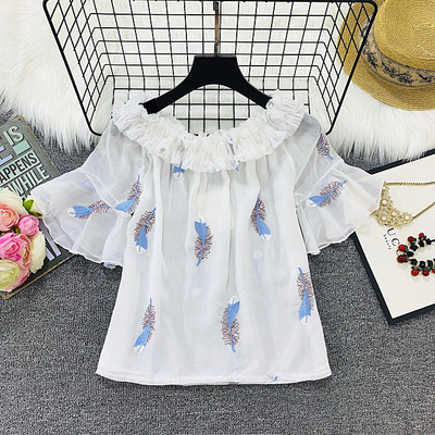 Γυναικεία μπλούζα με έγχρωμη εφαρμογή σε λευκό χρώμα