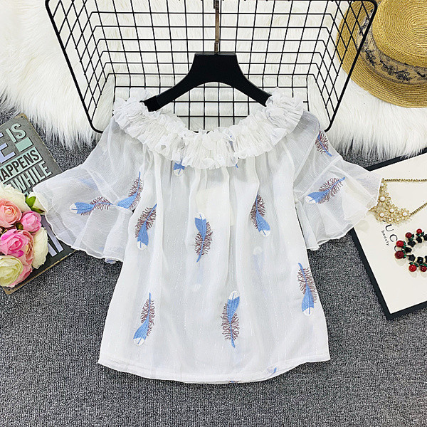 Γυναικεία μπλούζα με έγχρωμη εφαρμογή σε λευκό χρώμα