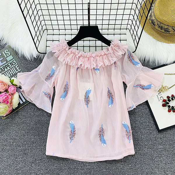 Γυναικεία μπλούζα με έγχρωμη εφαρμογή σε λευκό χρώμα