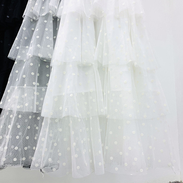 Női alkalmi ruha tüllrel, rövid ujjú fekete és szürke színben