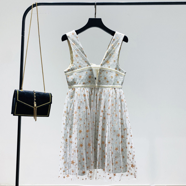 Model elegant de rochie de dama cu tul