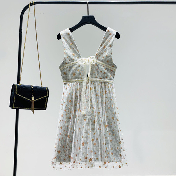 Model elegant de rochie de dama cu tul