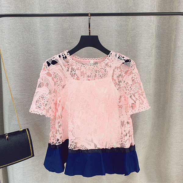 Κομψή γυναικεία μπλούζα από δαντέλα με κοντό μανίκι σε ροζ χρώμα