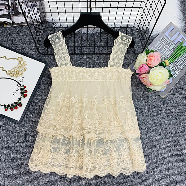 Maieu de damă din dantelă cu bretele largi în alb și galben