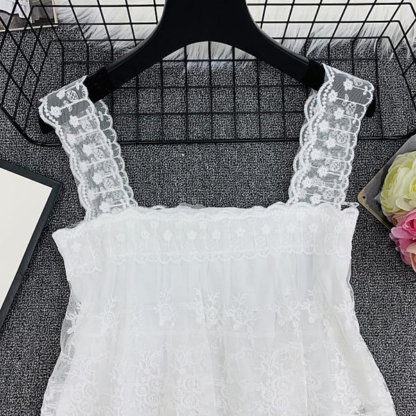 Maieu de damă din dantelă cu bretele largi în alb și galben