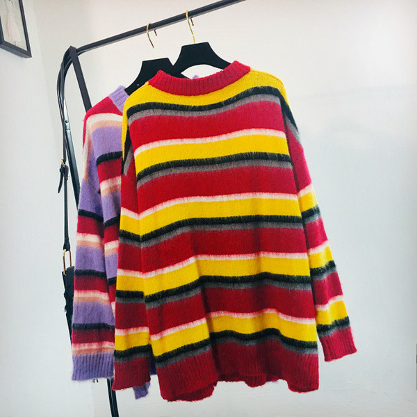 Γυναικεία ριγέ πουλόβερ - μακρύ μοντέλο σε δύο χρώματα