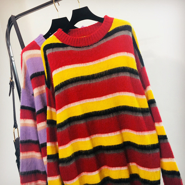 Γυναικεία ριγέ πουλόβερ - μακρύ μοντέλο σε δύο χρώματα