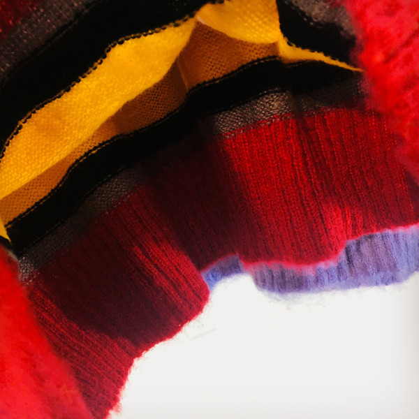 Γυναικεία ριγέ πουλόβερ - μακρύ μοντέλο σε δύο χρώματα