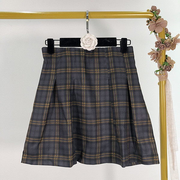 Fusta scurta in carouri cu talie inalta - model croiat