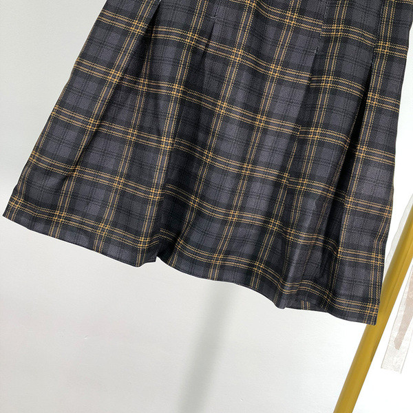 Fusta scurta in carouri cu talie inalta - model croiat