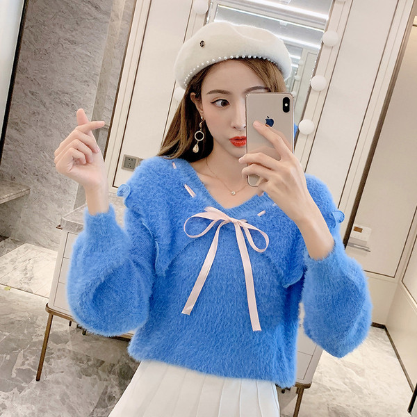 Νέο μοντέλο γυναικείο πουλόβερ με λαιμόκοψη σε μπλε και άσπρο χρώμα