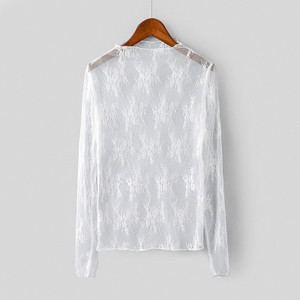 Γυναικεία δαντελένια μπλούζα με μακρύ μανίκι σε μπεζ, μαύρο, καφέ, γκρι και λευκό χρώμα