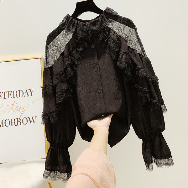 Cămașă de damă cu dantelă și nasturi în alb și negru